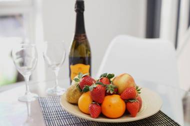 Air Host and Stay - Apartment 1 Broadhurst Court sleeps 4 minutes from town centre