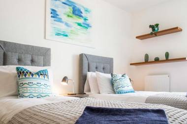 Contractor Apartment & Private Parking & Central Stevenage by Comfy Workers