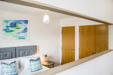 Contractor Apartment & Private Parking & Central Stevenage by Comfy Workers