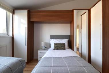 Entire House 3-Bed in Stevenage Hertfordshire With Parking & Garden