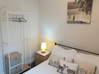 South Shield's Diamond 3 Bedroom House Sleeps 6 Guests