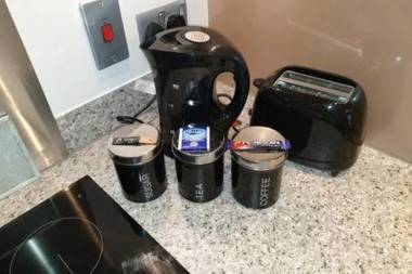 South Shield's Hidden Gem Emerald Apartment sleeps 6 Guests