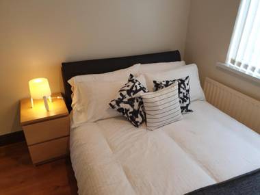 South Shield's Hidden Gem Emerald Apartment sleeps 6 Guests