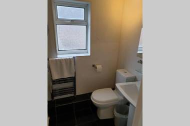 South Shield's Hidden Gem Garnet 3 Bedroom Apartment sleeps 6 Guests