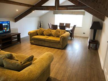 Beach House - Penthouse 3 Bed Apartment