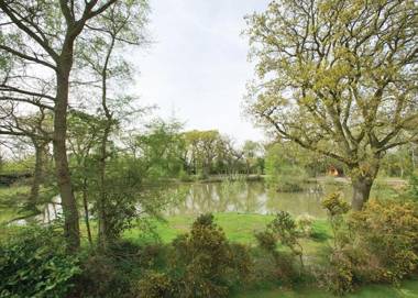 Paradise Lakeside Lodges