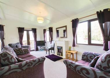 Paradise Lakeside Lodges