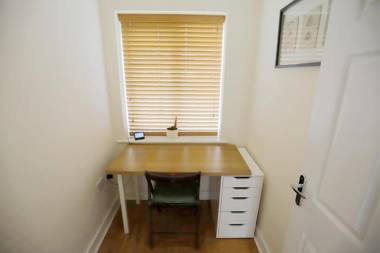 EasyTravel Luxury NEC/Airport 3 beds House