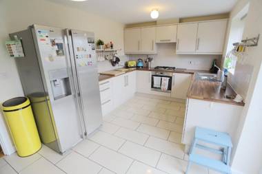 EasyTravel Luxury NEC/Airport 3 beds House