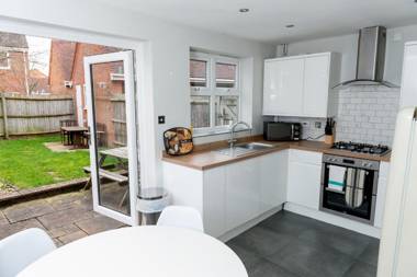 Three Bedroom House By Be More Homely Serviced Accommodation & Apartments Shirley Solihull A Cosy House Sleeps 7 FREE PARKING Close To The NEC and BHX Airport