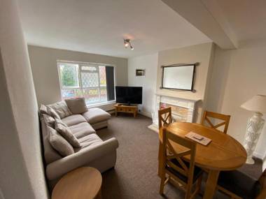 Lovely 2-Bed Apartment in Solihull