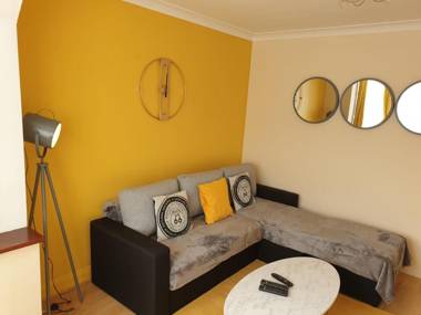 Large 4bed house up to 7beds parking Slough Train Station