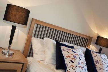 Heathrow South Apartments by Charles Hope