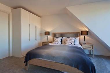 Heathrow South Apartments by Charles Hope