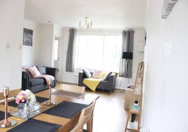 Private Comfortable 2 Bedroom Home away from Home