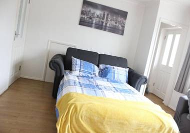 Private Comfortable 2 Bedroom Home away from Home