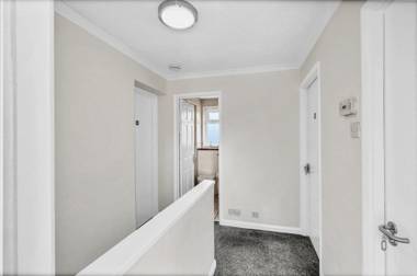 Heathrow Living St Annes Service House 5 bedrooms