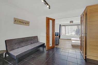 Heathrow Living St Annes Service House 5 bedrooms