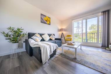 Ash View Place 4 -Heathrow - Thorpe Park - Free Parking