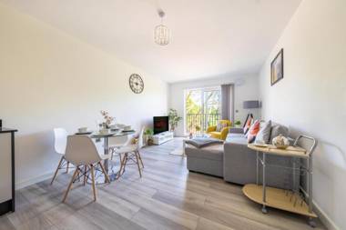 Ash View Place 3 -Heathrow - Thorpe Park - Free Parking