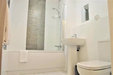 Book our Royal Suite today! Elegant spacious 2 bed apartment in the city centre - perfect for work or leisure!