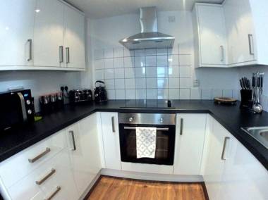 Igloo Viewpoint City Centre Retreat  Free Parking