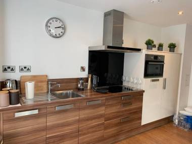 Sleeps up to 6 single beds available with perfect city centre location for work or leisure Amazing city views!