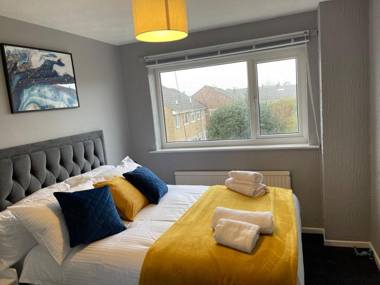 Three bed house #Private parking #Longterm stays