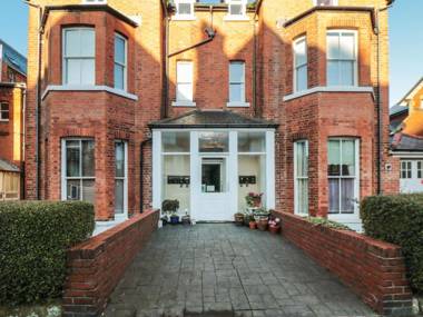 Carisbrooke House Apartment 6