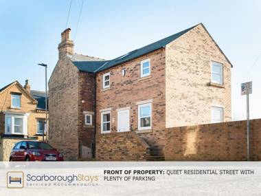 Hibernia Place 3 bedroom Townhouse with PATIO & SEATING AREA - FREE PARKING