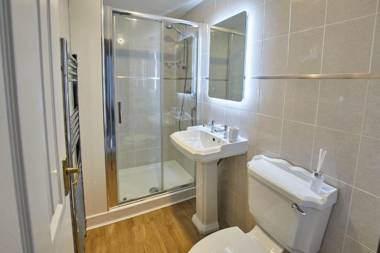 Host & Stay - Raven House