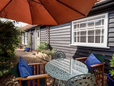 Courtyard Cottage Poplar Farm Barn