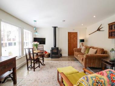 Courtyard Cottage Poplar Farm Barn