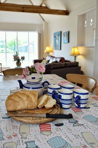 East Green Farm Cottages - The Granary