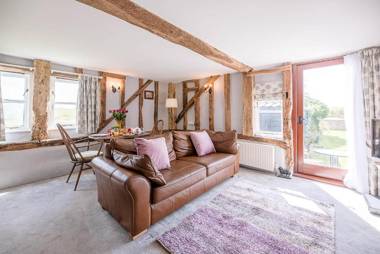 The Hayloft Valley Farm Barns Snape Air Manage Suffolk