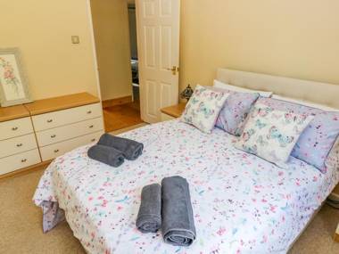 1 Homecroft Bungalows