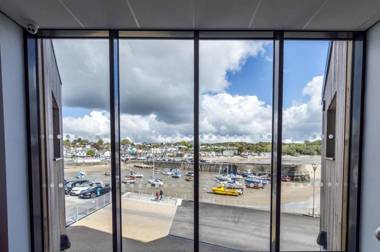 No 5 Ocean Cabins - Saundersfoot Harbour