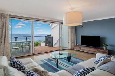 Cystanog Fach - Spectacular Sea Views Balcony and Terrace Parking