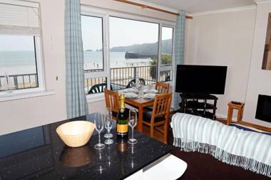 Mermaid Apartment - Sea Front Apartment with Views