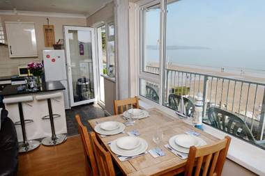 Sea Urchins Apartment - Sea Front Apartment with Views Pet Friendly