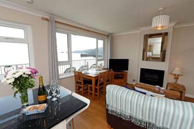 Sea Urchins Apartment - Sea Front Apartment with Views Pet Friendly