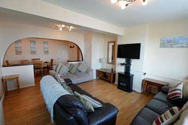 Sea View Apartment - Sea Front Apartment with Views