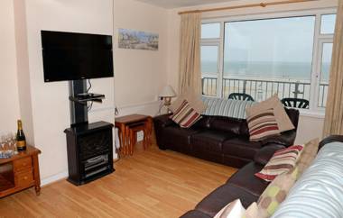 Sea View Apartment - Sea Front Apartment with Views