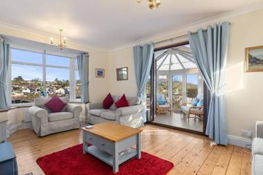 Four Oaks - Sea Views Parking Enclosed Garden Dog Friendly