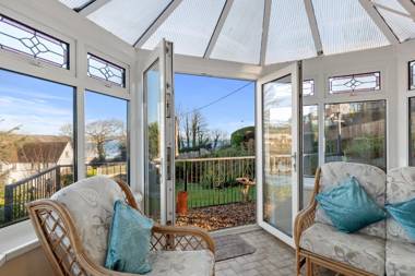 Four Oaks - Sea Views Parking Enclosed Garden Dog Friendly