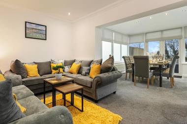 Ocean Waves - Ground Floor Apartment Pet Friendly Enclosed Garden