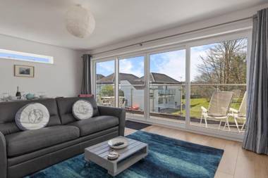 Coedrath Park 20 - Modern Apartment Close to the Beach