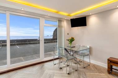 Pleasant View - Direct Beach Access Sea Views and Parking