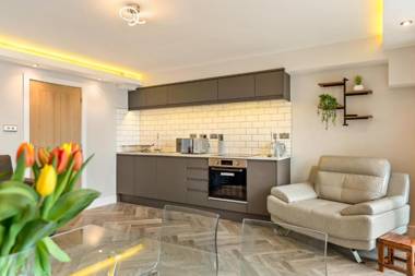 Pleasant View - Direct Beach Access Sea Views and Parking