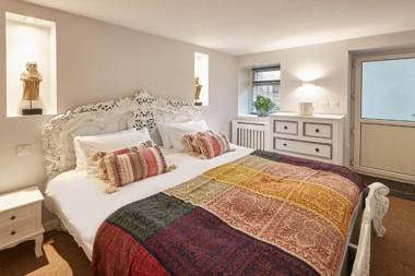 Host & Stay - In The Key Of Sea